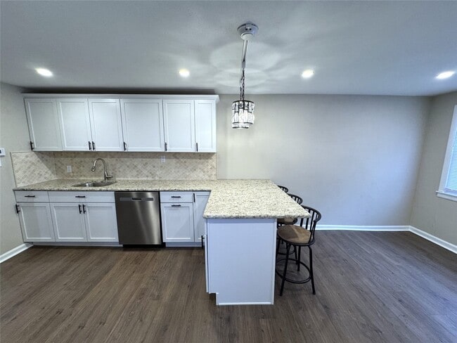 Building Photo - 608 Winston Dr