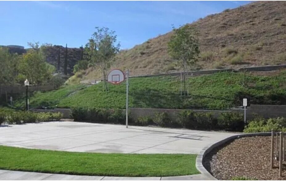 Community basketball court - 28063 Catherine Dr