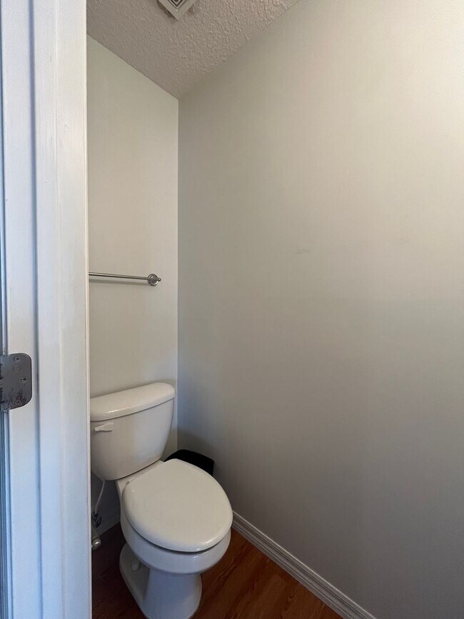 Building Photo - Flagler Beach 2BR/1.5BA Fully Furnished Upstairs Apartment – Across from the Ocean