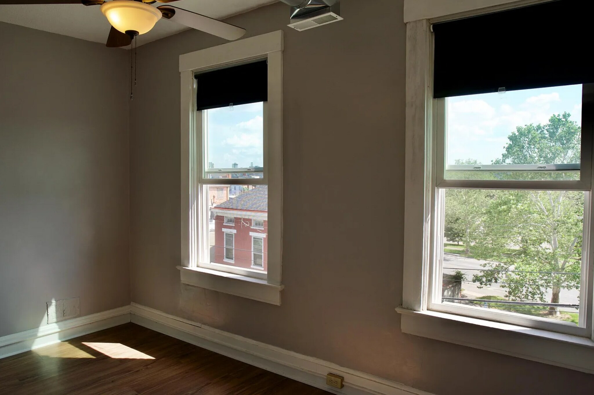 Building Photo - 308 W McMicken Ave