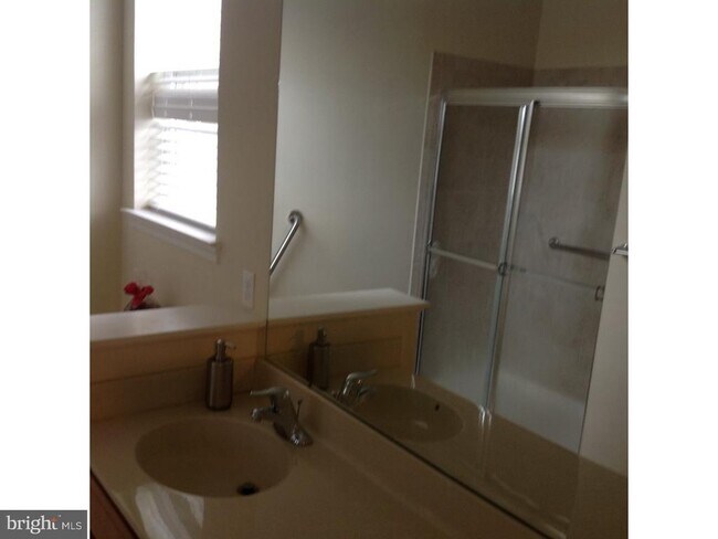 Building Photo - 1321 Sierra Dr
