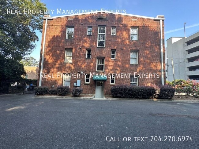 Building Photo - 712 Louise Ave