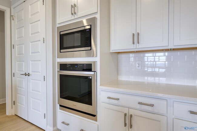 Building Photo - 190 Clift Crk Dr