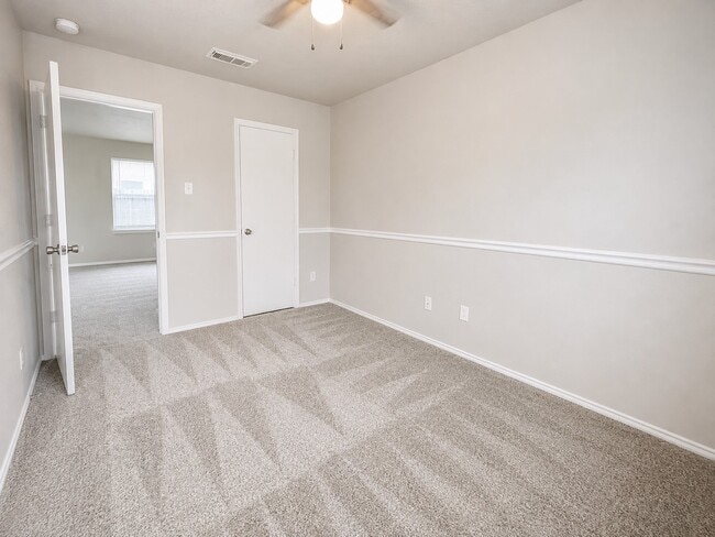 Building Photo - 14942 Sunset Creek Dr