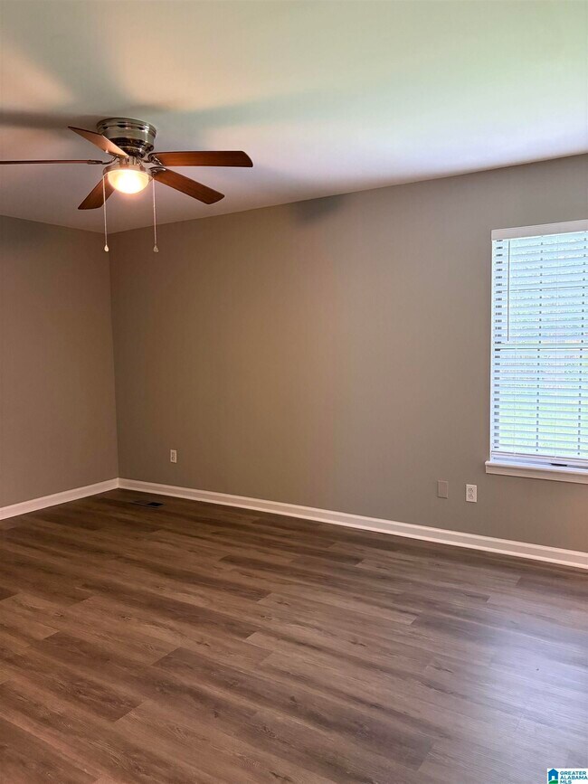 Building Photo - 6877 Briarwood Dr