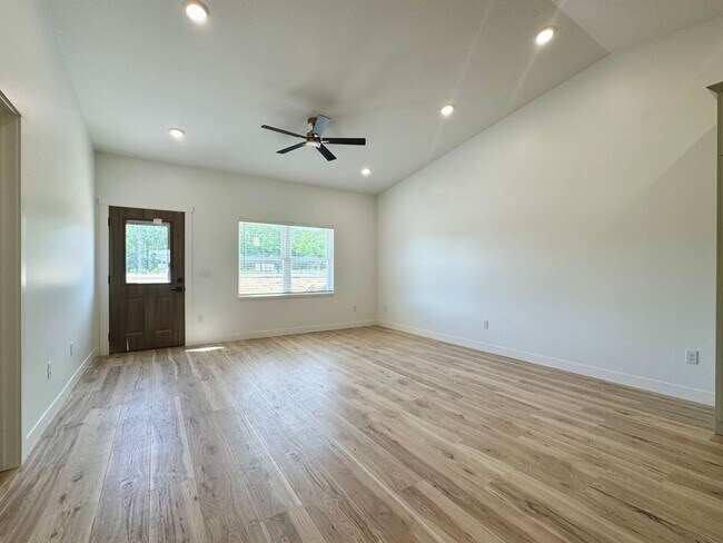Building Photo - Villas – New Construction 2 Bedroom Living