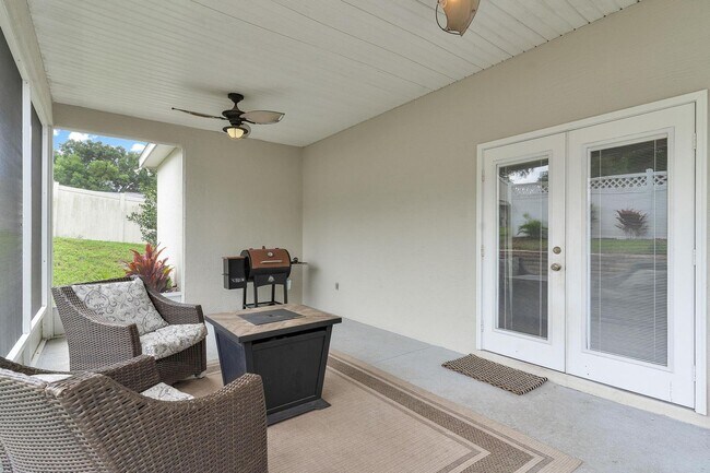 Building Photo - 3/2 w/ home office and 2 car garage