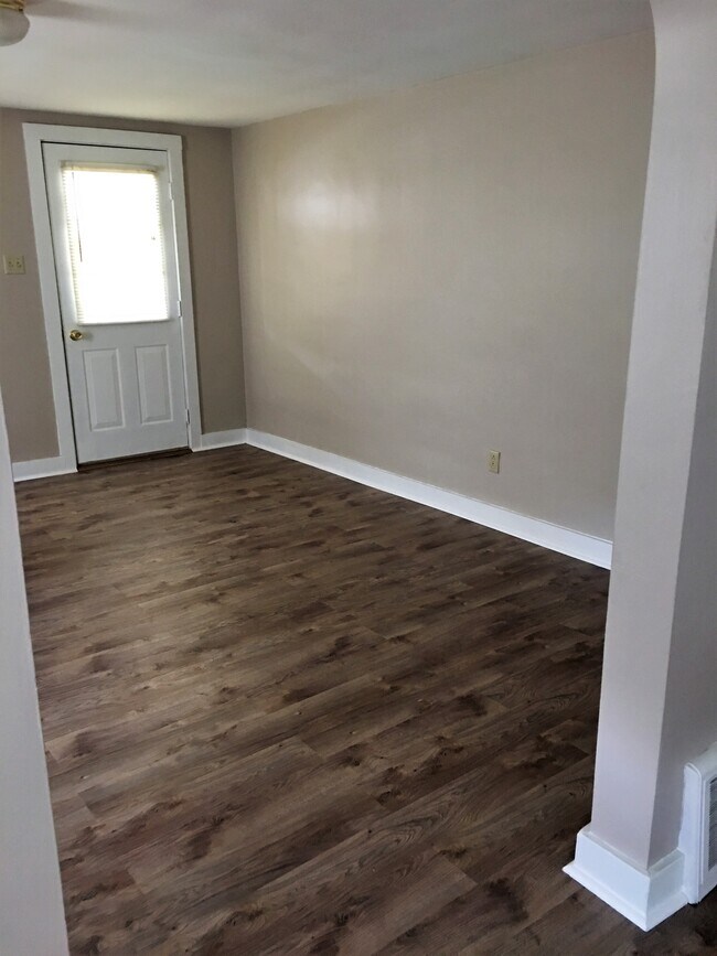 LIving room - 330 College Ave
