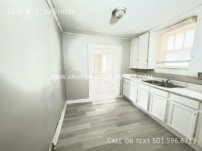 Building Photo - 1235 W 11th St