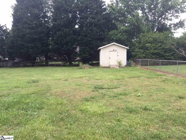 Building Photo - 305 Laurel Tree Ln