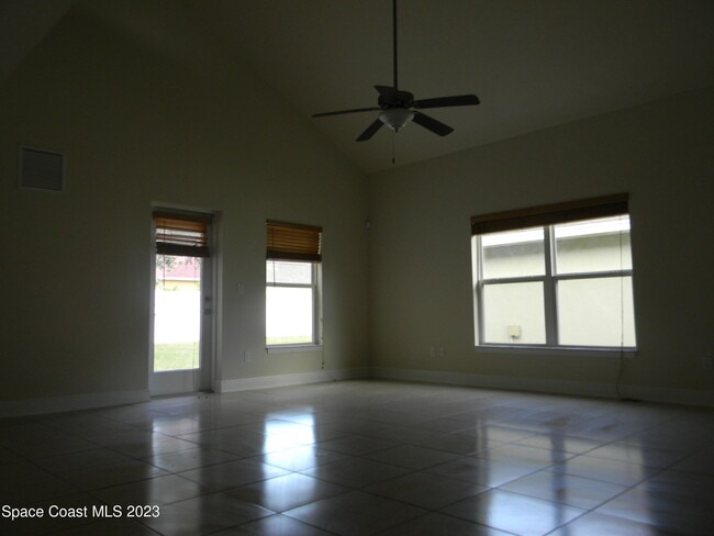 Building Photo - 1576 Alaqua Way