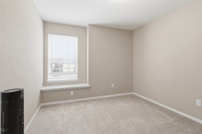 Building Photo - 12045 Silver Lining