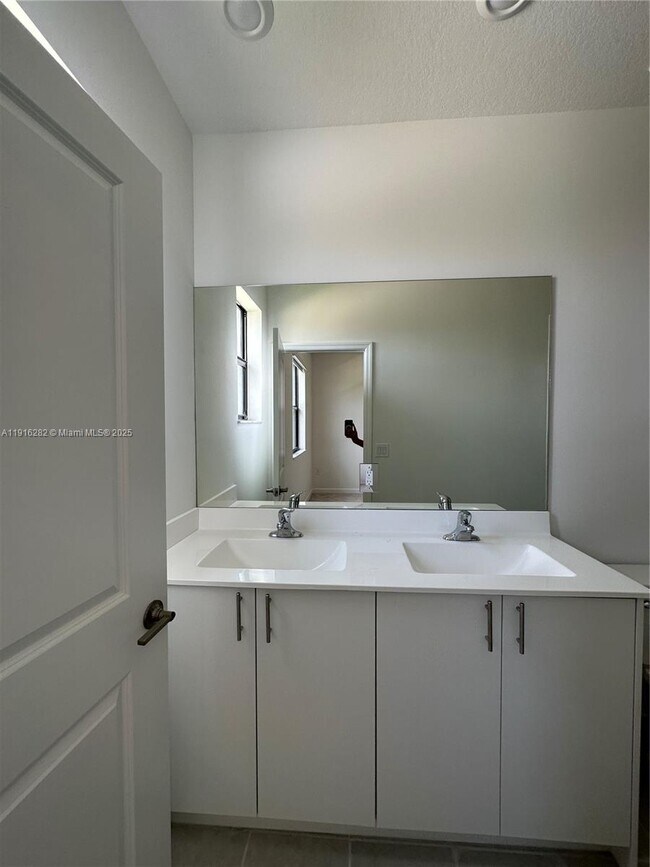 Building Photo - 28471 SW 132nd Ct