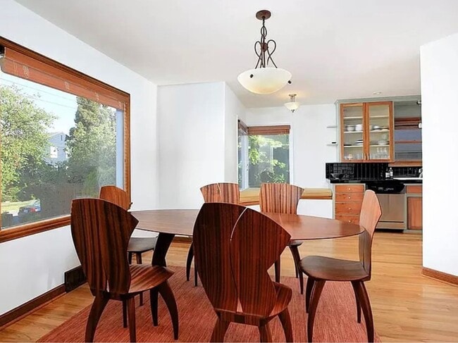 Building Photo - Traditional Home in Capitol Hill with Fenced Back Yard