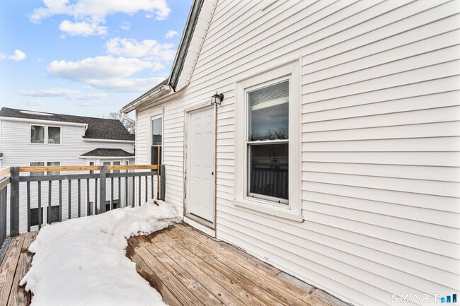 Building Photo - 30 Anthony St