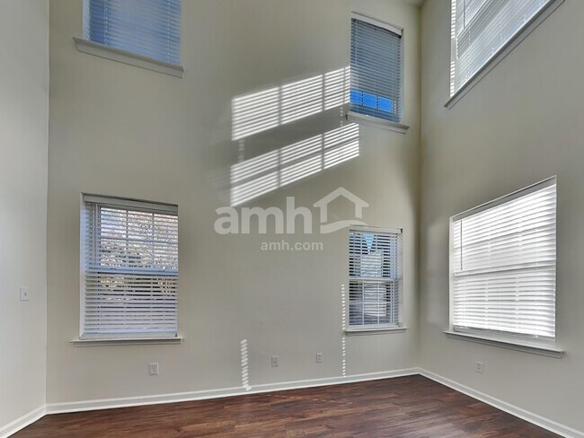 Building Photo - 7207 Tanners Creek Dr