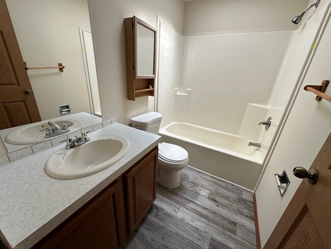 Building Photo - 375 Laurel Oak Ln