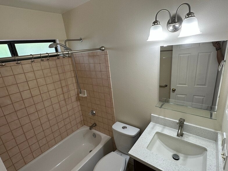 Building Photo - 115 S San Jose Dr