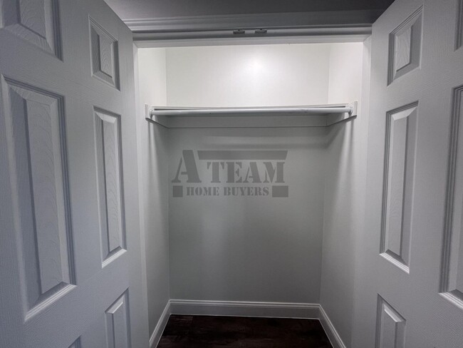 Building Photo - Cozy 3 Bedroom 1 Bathroom with Large Yard