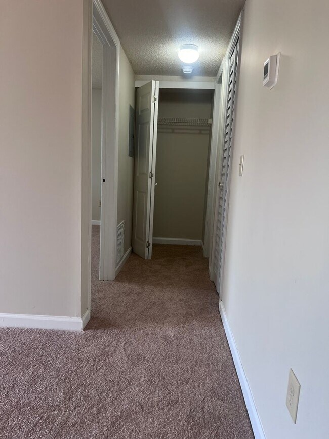 Building Photo - bg1024