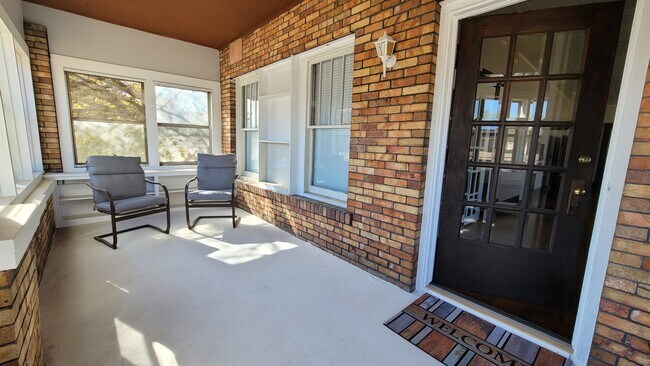 Building Photo - 1601 N Broadway St