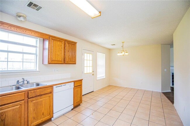 Building Photo - 808 Jon Dr