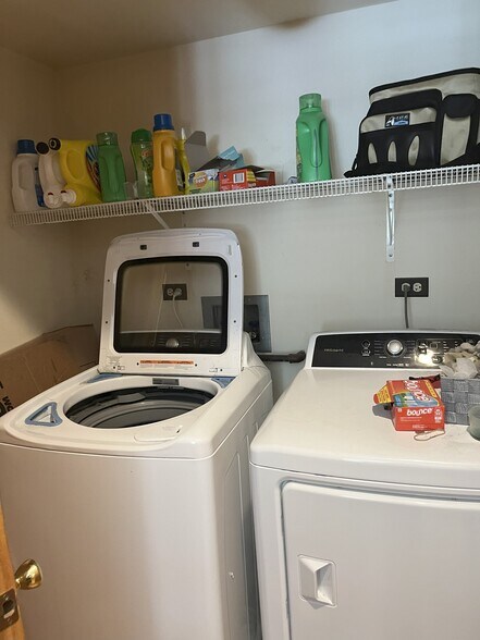 Laundry - 4322 N Lincoln Ave