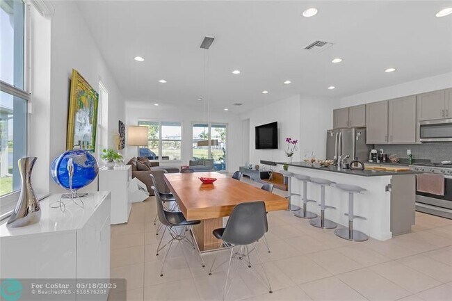 Building Photo - 11716 SW Lyra Dr.