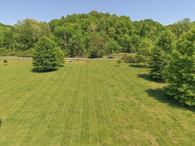 Building Photo - Discover the most affordable home in Belle Forest, located in Nashville's highly coveted 37221 zi...