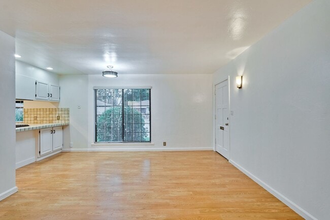 Building Photo - Welcome Home!!! - Great Location, Near Val...