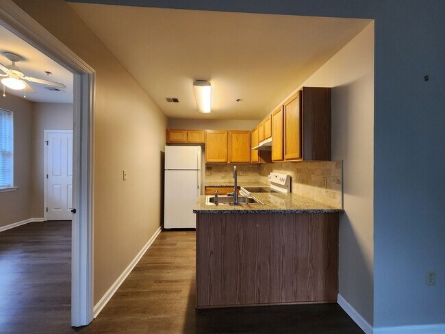 Building Photo - TWO BEDROOM APARTMENT MAIN & MARKET STREETS