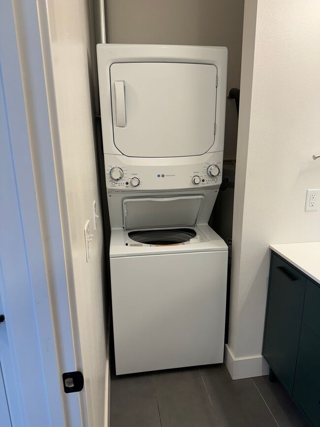 Interior Photo - 64 Park St