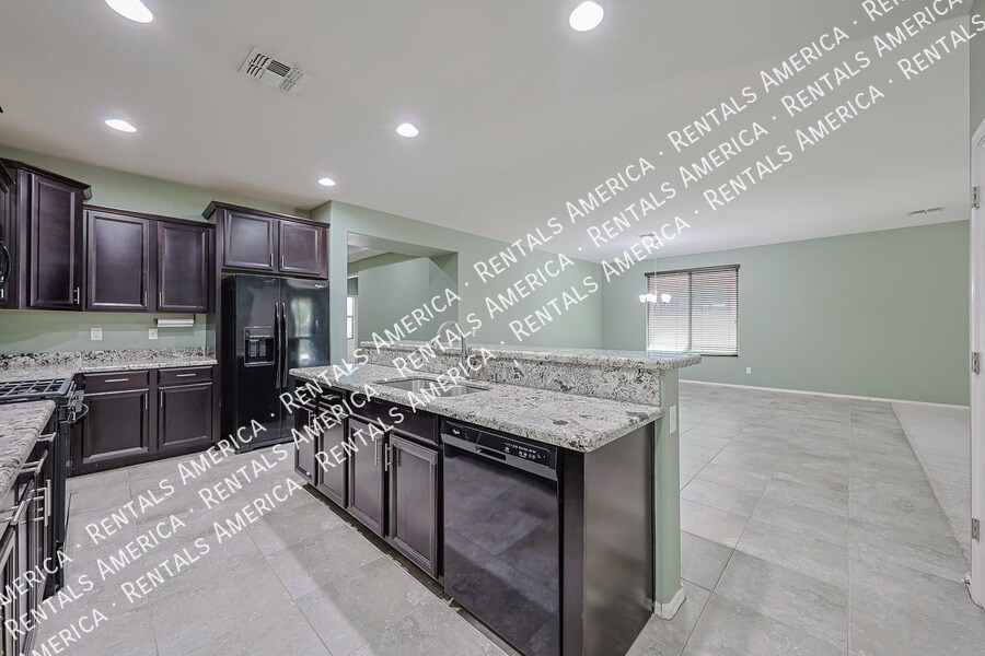 Building Photo - 15611 W Westview Dr