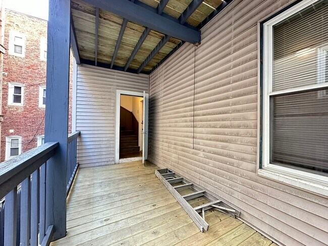 Building Photo - Mission Hill 5 -Bed