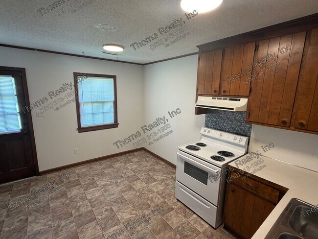 Building Photo - 2206 Candlewood Dr SW