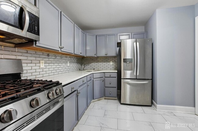 Building Photo - 396 College Dr
