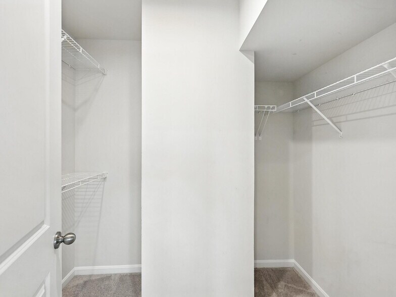 Building Photo - 18286 Summit Pointe Dr