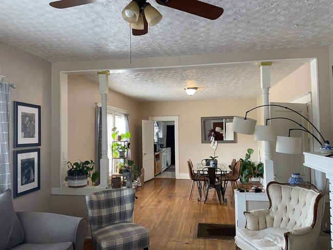 Building Photo - 2526 Yale Ave