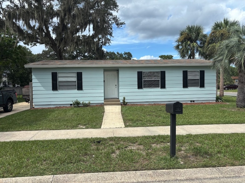 Building Photo - 300 Colony Dr