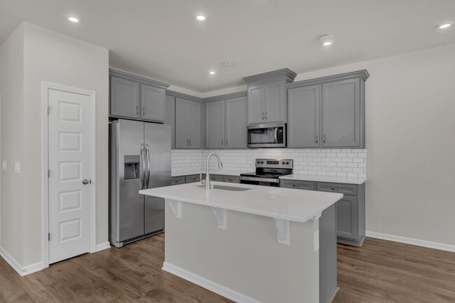 Building Photo - 5084 Dayflower Dr