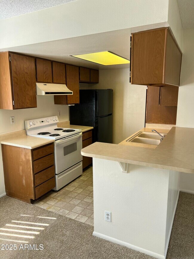 Building Photo - 1111 E University Dr