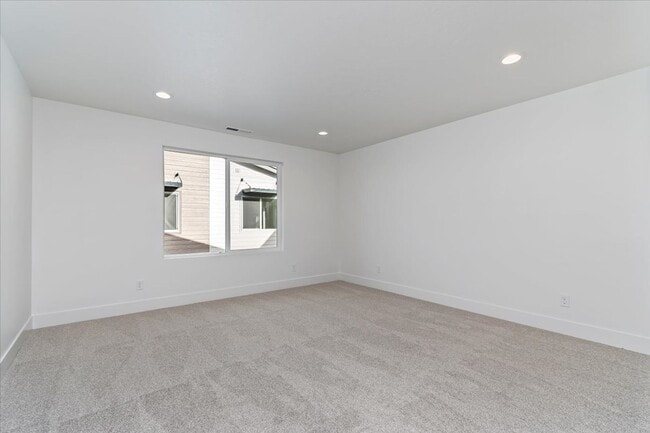 Building Photo - Brand New 3 Bed 2.5 Bath Townhouse With Many Amenities