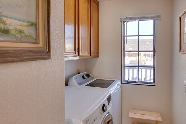 Building Photo - 434 Larkin St