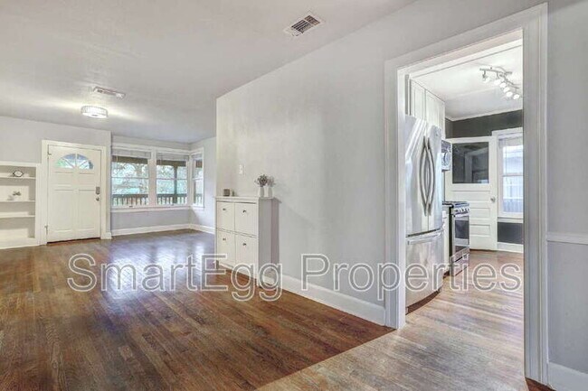 Building Photo - 1309 E 13th St