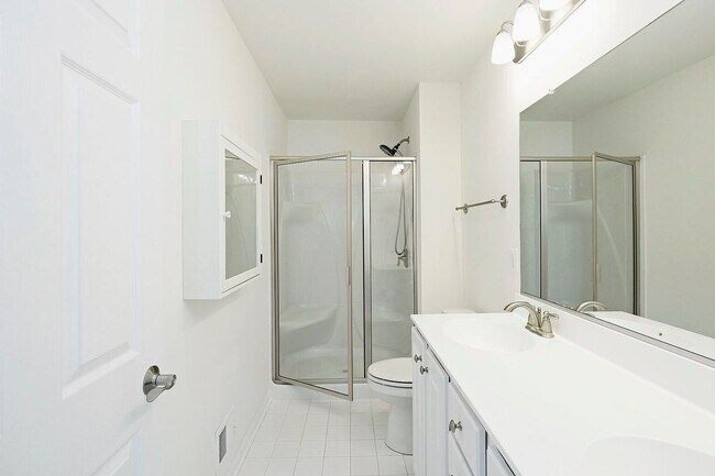 Building Photo - Pet-Friendly Fry's Spring Townhome Near 5t...