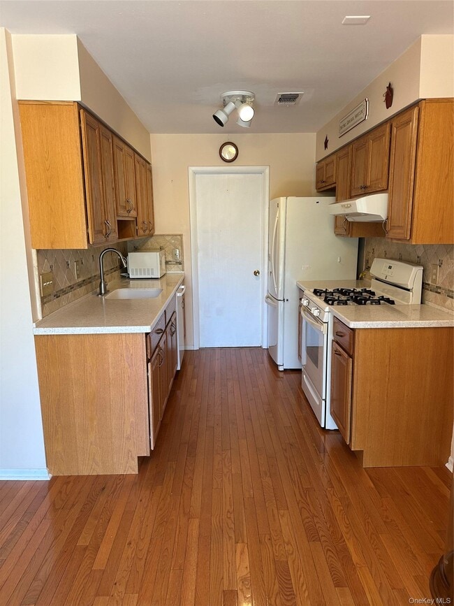 Building Photo - 202 Homestead Village Dr