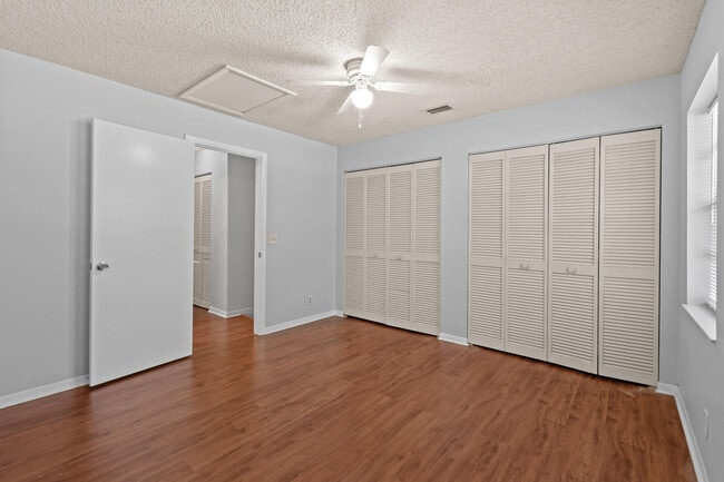 Building Photo - 408 N Cypress Dr