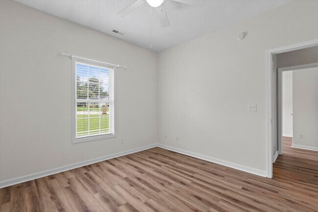 Building Photo - 506 Cedar Ave