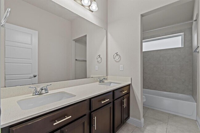 Building Photo - 124 Oakstone Dr