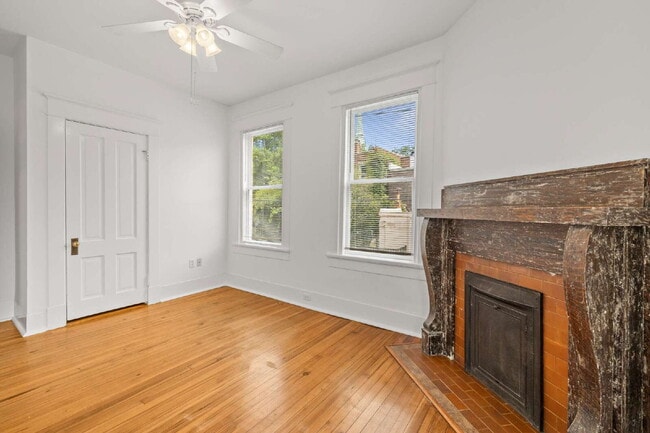 Building Photo - Upscale Historic 3BR/2BA Condo with Rare G...